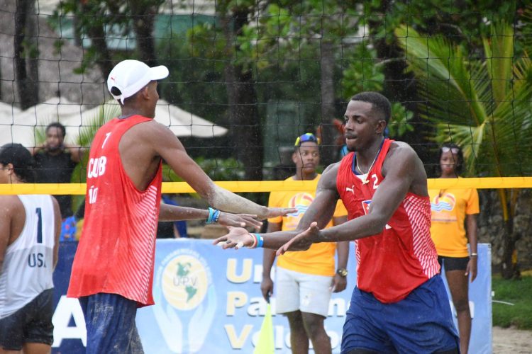 Los cubanos Noslen Díaz y Jorge Luis Alayo. Foto: Twitter @Norceca_Info / Archivo.