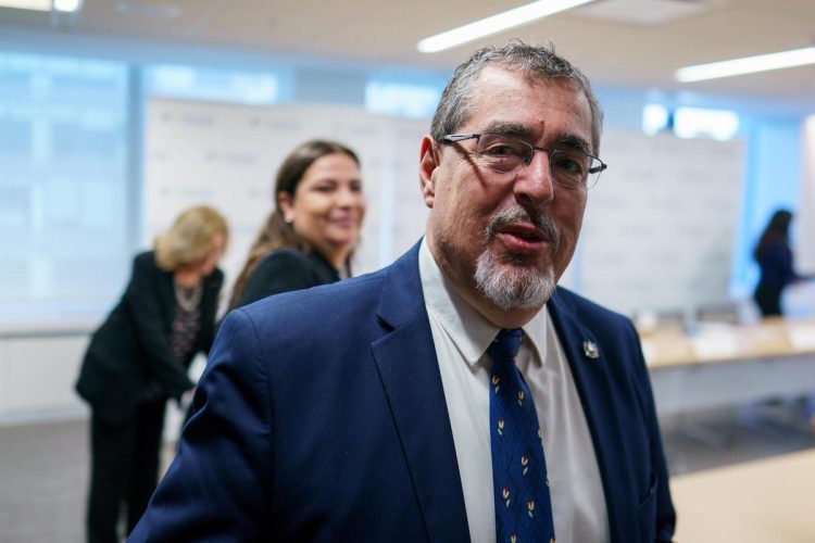 El presidente electo de Guatemala, Bernardo Arévalo, del Movimiento Semilla, Foto: EFE.