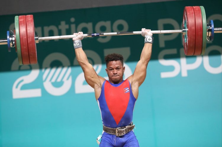 El pesista cubano Arley Calderón, campeón panamericano en Santiago de Chile 2023. Foto: Jit / Archivo.