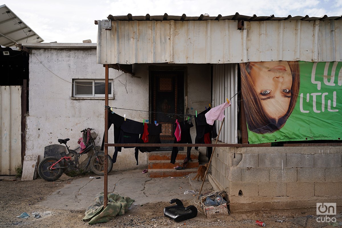 Una casa culaquiera de la aldea de Alsara. Foto: Alejandro Ernesto.