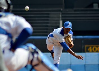 La calidad de la Liga Élite del béisbol cubano totalmente difuminada. Foto: Ricardo López Hevia.