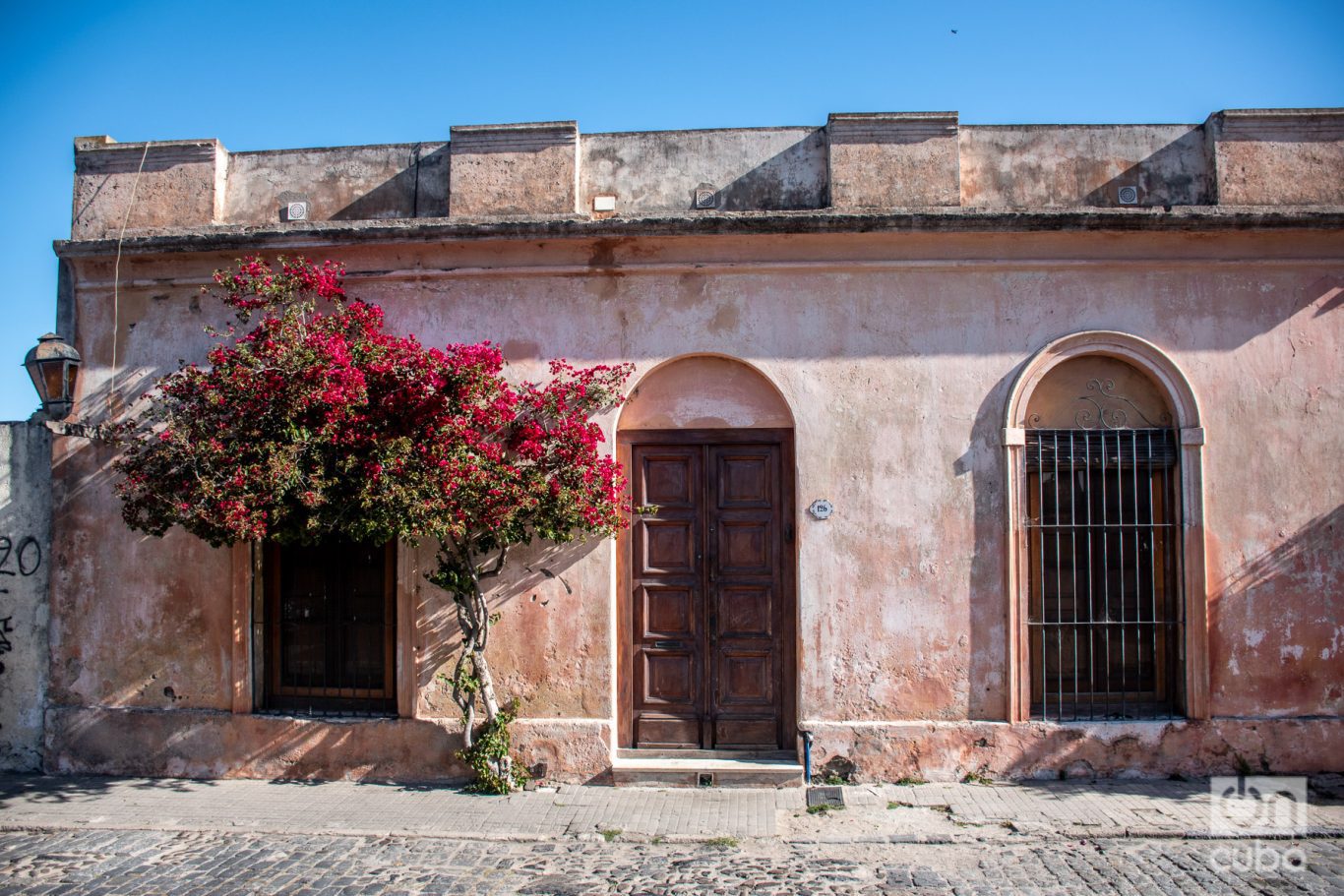 Fachada de una de las típicas casas del barrio histórico de Colonia de Sacramento. Foto: Kaloian.
