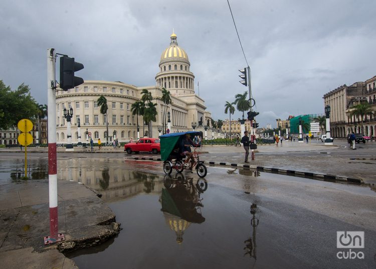 Mañana lluviosa y gris en La Habana, el viernes 15 de diciembre de 2023. Foto: Otmaro Rodríguez.