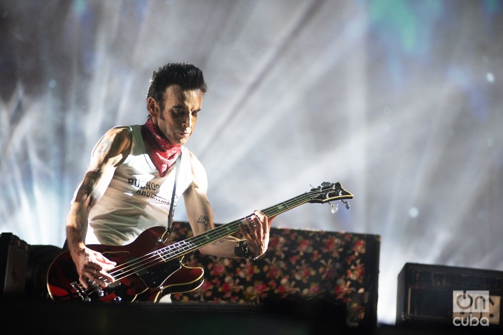 Simon Gallup, el legendario bajista de The Cure. Foto: Kaloian.
