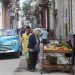 Puesto ambulante de productos agrícolas en La Habana. Foto: Yander Zamora / EFE.