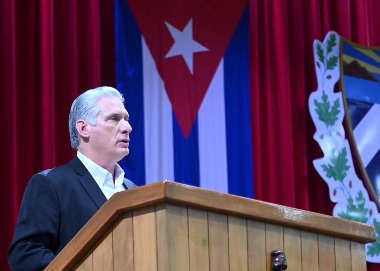 El presidente Miguel Díaz-Canel habla en la clausura de las sesiones de la Asamblea Nacional, el 22 de diciembre de 2023. Foto: @PresidenciaCuba / X.