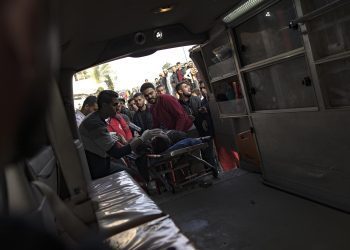 Heridos que llegan a un hospital de Gaza. Foto: HAITHAM IMAD/EFE/EPA.