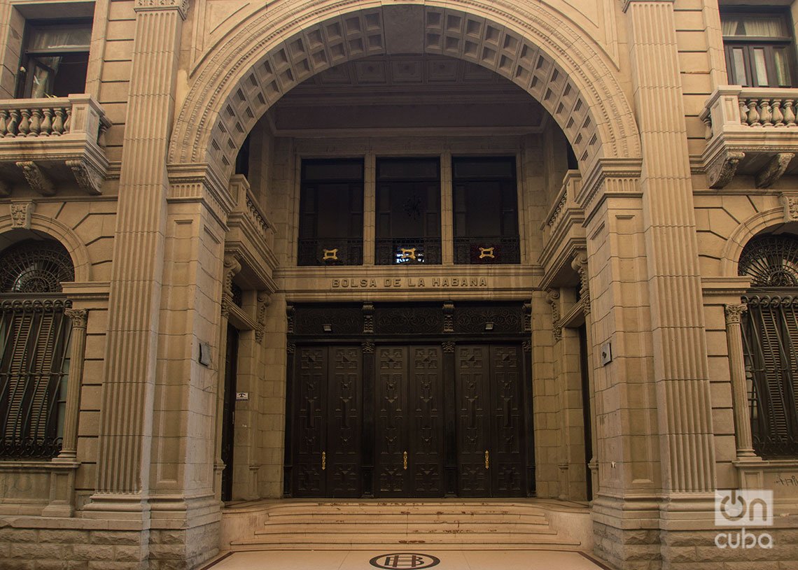 Edifico de la antigua Bolsa de La Habana, construido por la firma Purdy & Henderson. Foto: Otmaro Rodríguez.