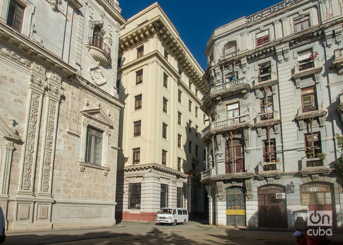 En el centro el edificio Barraqué, construido por la firma Purdy & Henderson. Foto: Otmaro Rodríguez.