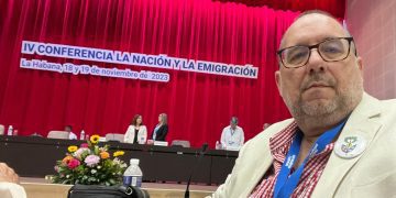 José Luis Rumbaut durante la IV Conferencia Nación y Emigración. Foto: Cortesía del autor.