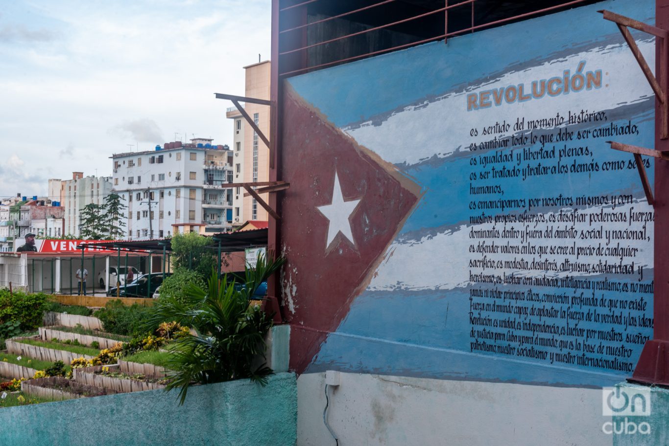 Cartel con el concepto de Revolución. Foto: Kaloian.