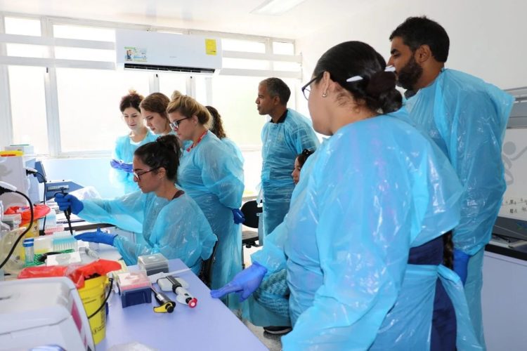 Cuba y sus laboratorios se mantienen vigilantes .Foto: www.paho_.org_.jpg