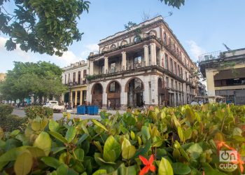Antiguo Hotel Isla de Cuba, hoy un inmueble abandonado en el corazón de La Habana. Foto: Otmaro Rodríguez.