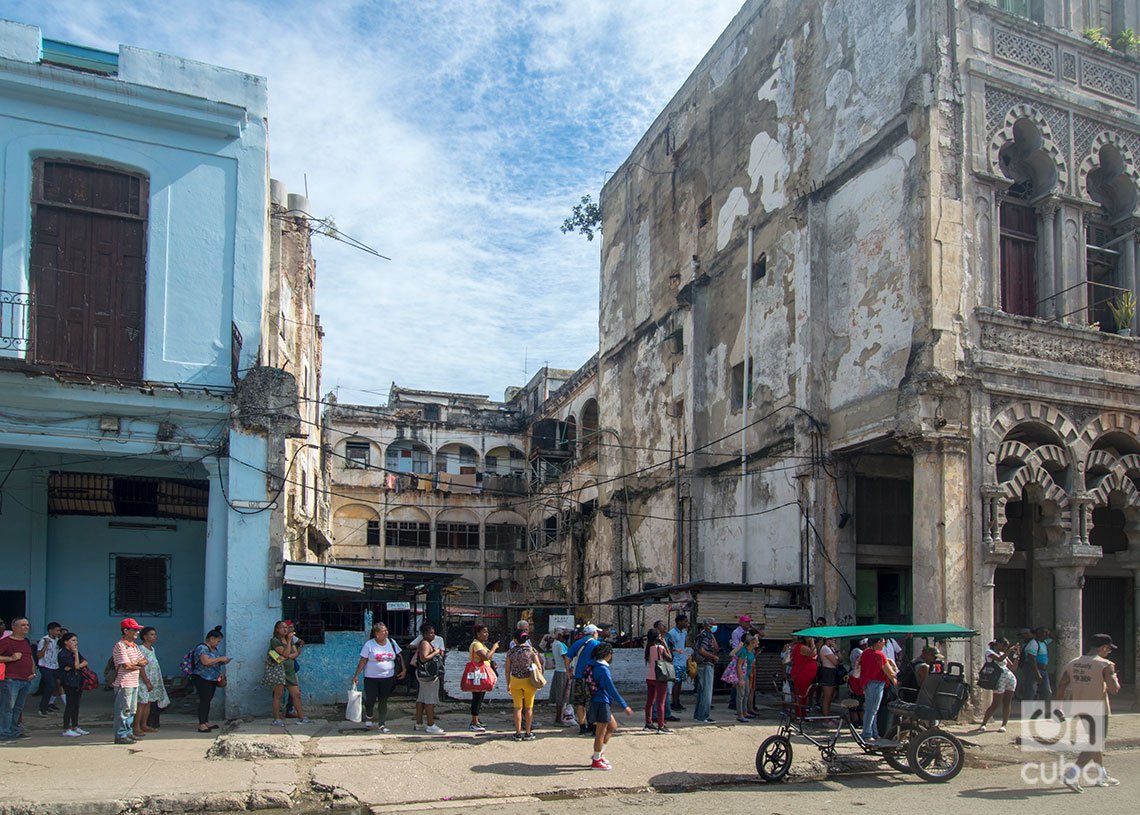 Hoy es un parqueo, pero antiguamente allí se encontraba el Hotel San Carlos. Foto: Otmaro Rodríguez.