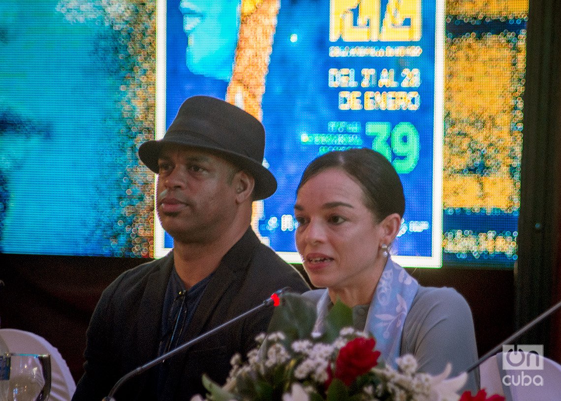 Conferencia de prensa sobre el Festival Jazz Plaza 2024, en el Hotel Nacional de Cuba. En la foto, Viengsay Valdés, directora del Ballet Nacional de Cuba, y el pianista Roberto Fonseca; director artístico del evento. Foto: Otmaro Rodríguez.