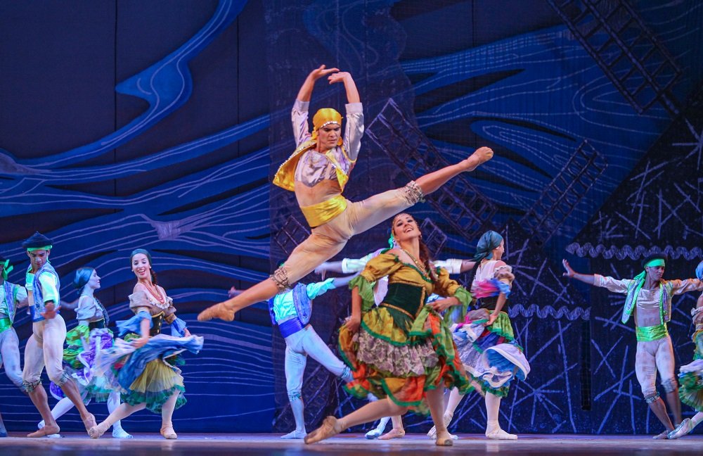 En el papel de joven gitano del ballet “Don Quijote”. Ballet Nacional de Cuba. Teatro Nacional, La Habana, 2012.