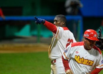 Ariel Sánchez llegó a los 2000 jits de por vida en la segunda Liga Élite del Béisbol Cubano. Foto: Abel Rojas/Juventud Rebelde.