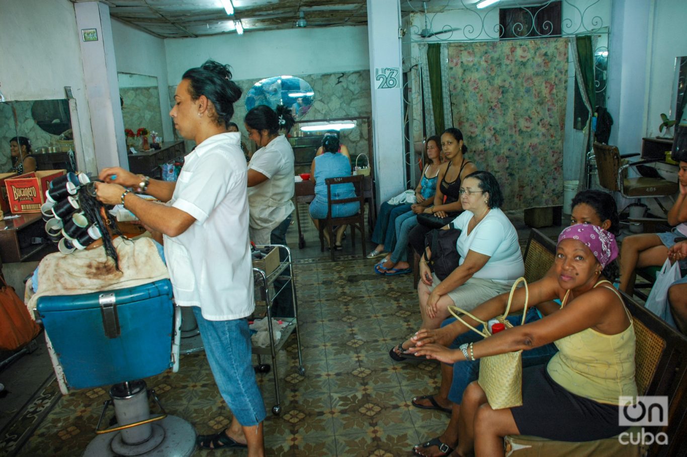 Una peluquería en Santiago de Cuba. Foto: Kaloian.
