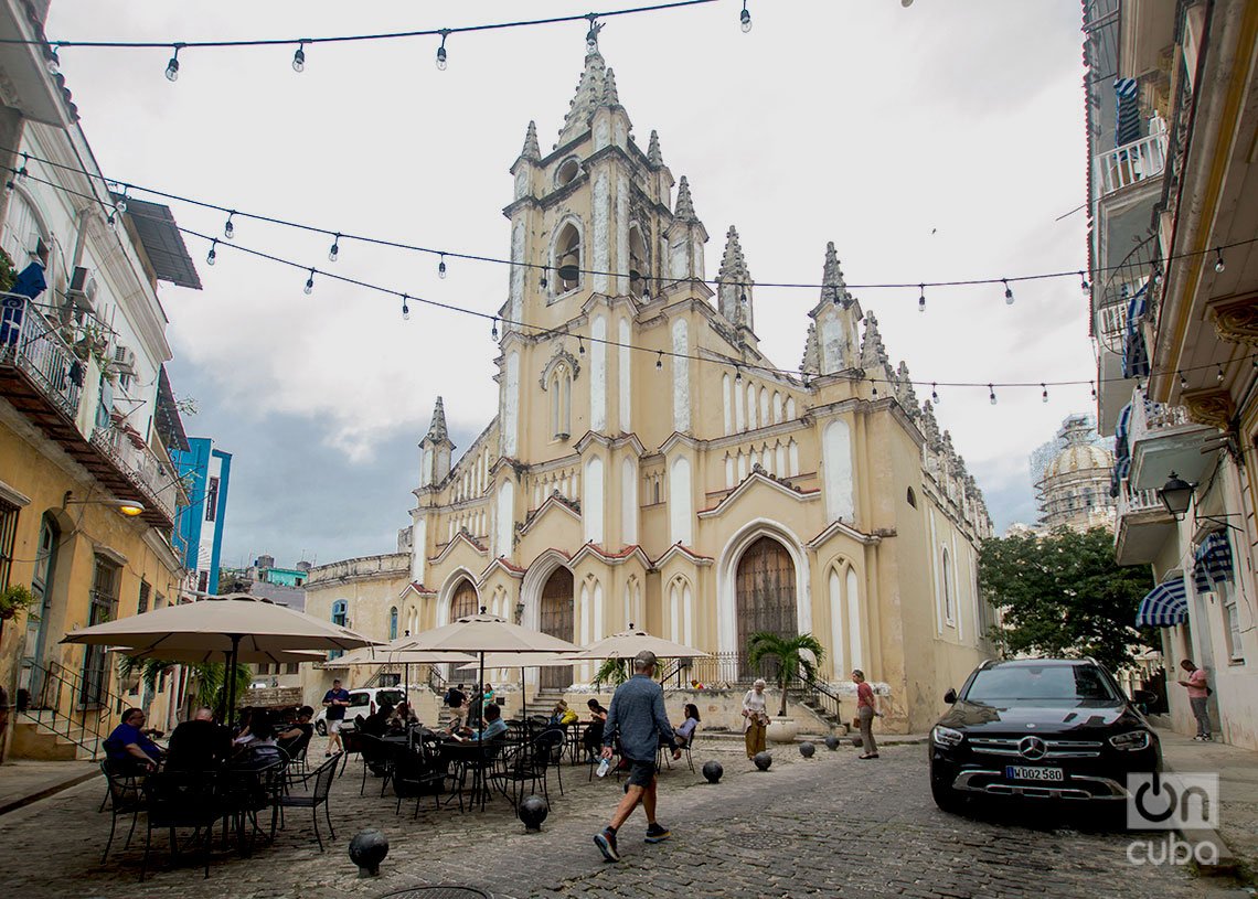 Iglesia del Santo Ángel Custodio, en La Habana. En esa parroquia fue bautizado José Martí el 12 de febrero de 1853. Foto: Otmaro Rodríguez.
