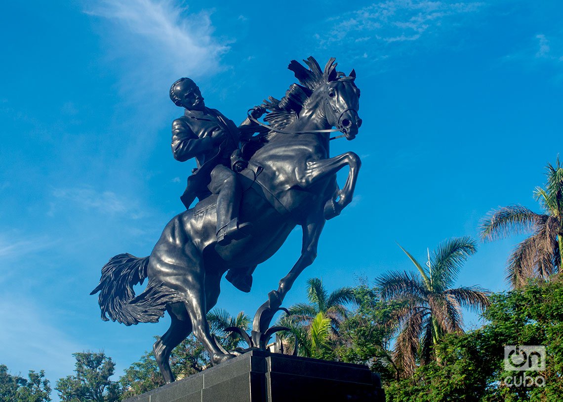 Monumento ecuestre a José Martí en el parque 13 de Marzo de La Habana. Foto: Otmaro Rodríguez.
