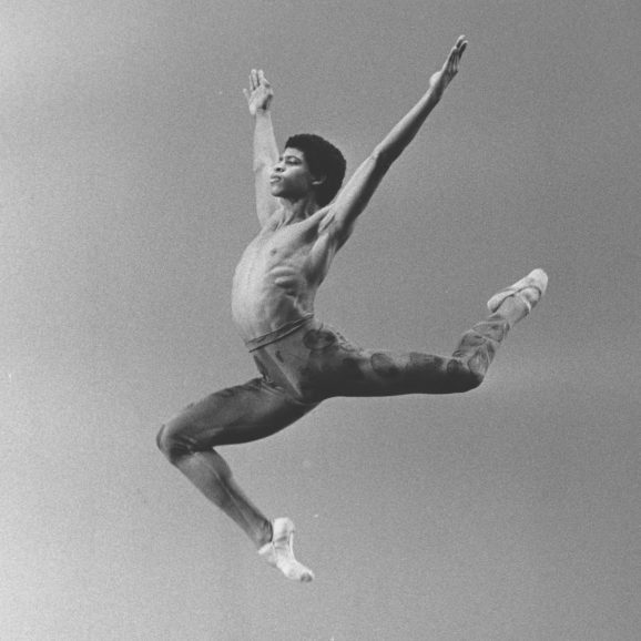 Carlos Acosta, en una fotografía tomada para el concurso. 1990. Foto: Archivo del Prix de Lausanne.