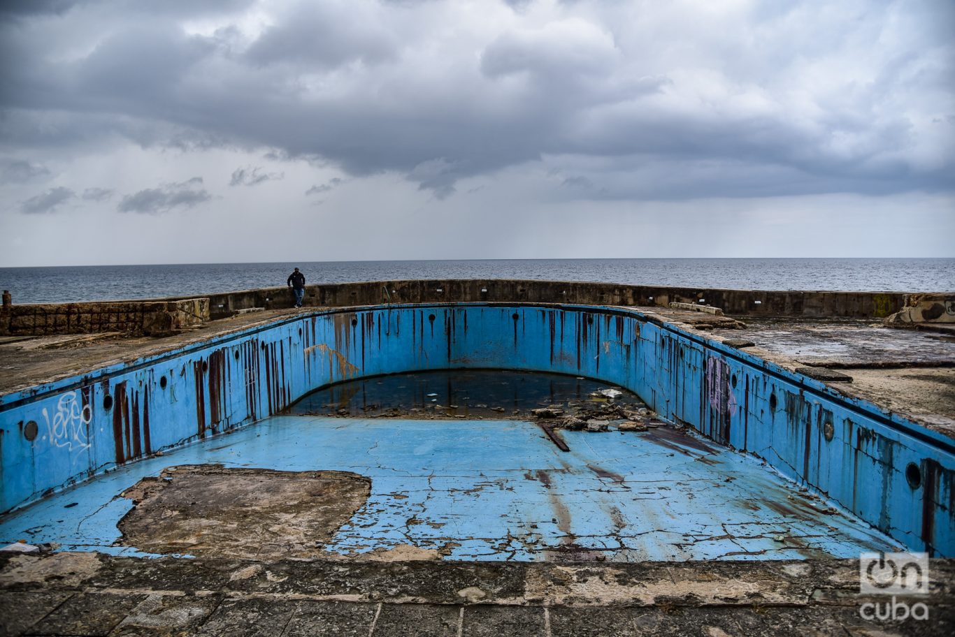 La piscina principal de Riomar, a pocos metros del mar. Foto: Kaloian.