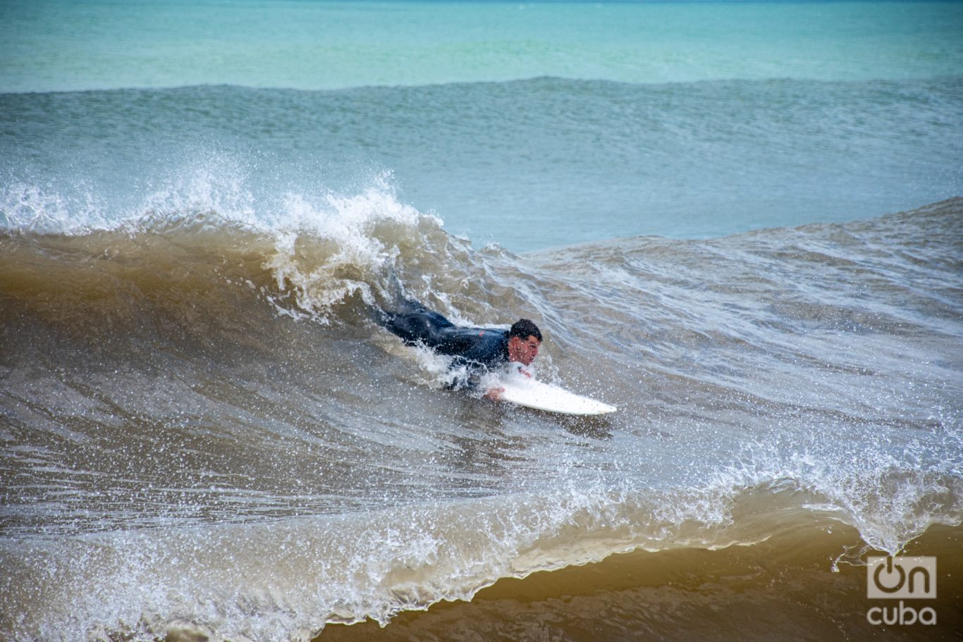 El surf es más que un deporte. Foto: Kaloian.