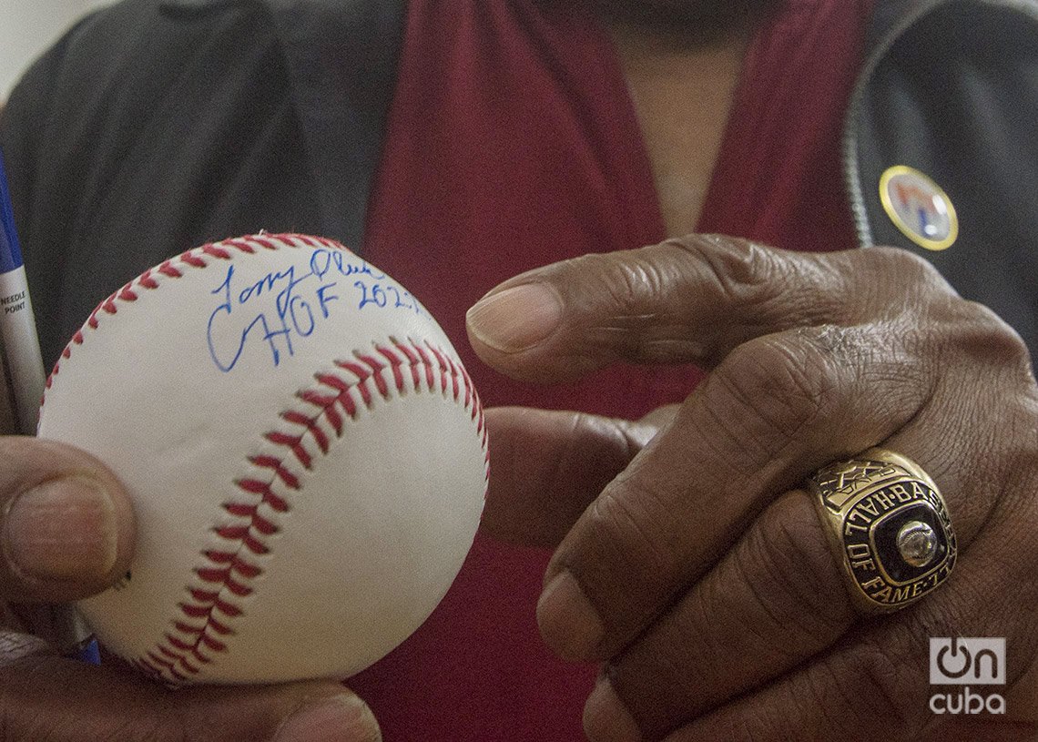 Pelota de béisbol firmada por Tony Oliva. Foto: Otmaro Rodríguez.