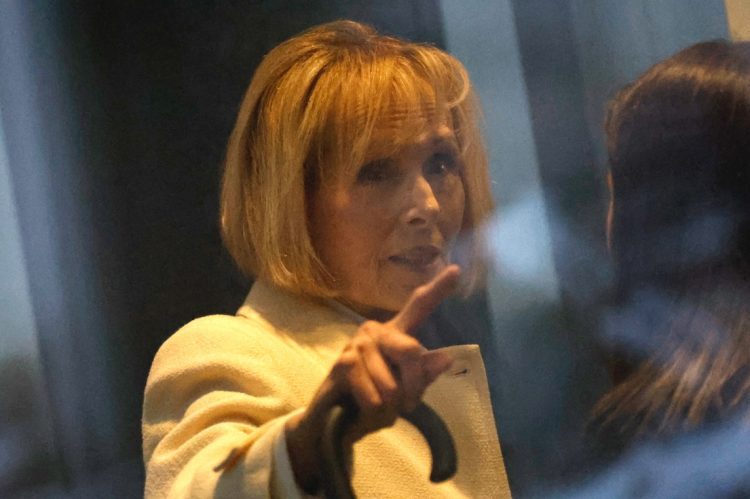 La periodista y escritora E. Jean Carroll llega a la Corte Federal para el segundo juicio por difamación contra Donald Trump. Foto:  EFE/EPA/Peter Foley.