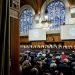 Una vista general que muestra a los jueces encabezados por el Presidente Donoghue, durante la audiencia del caso de genocidio contra Israel presentado por Sudáfrica, ante la Corte Internacional de Justicia (CIJ) en La Haya, Países Bajos. Foto: EFE/EPA/REMKO DE WAAL.