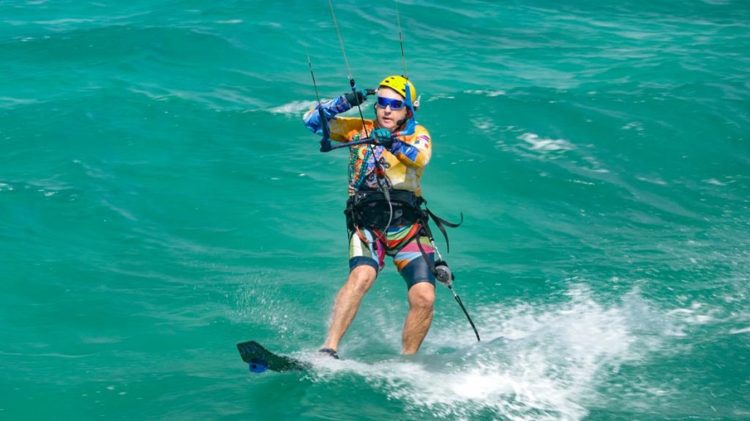 Uno de los integrantes del equipo que ya cuenta con ocho travesías de kitesurf. Foto: ratanews.ru