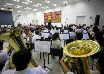 La Sinfónica de Vientos de la Universidad de Cornell, Estados Unidos, durante un concierto en la Casa de las Américas, en La Habana. Foto: Casa de las Américas / Facebook.