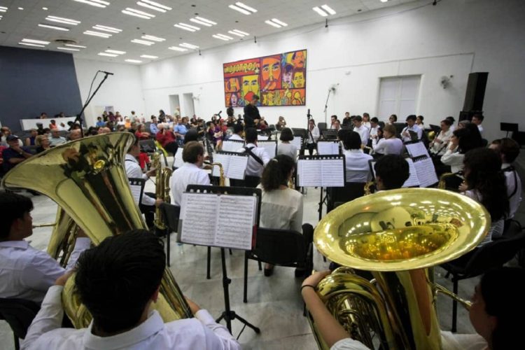 La Sinfónica de Vientos de la Universidad de Cornell, Estados Unidos, durante un concierto en la Casa de las Américas, en La Habana. Foto: Casa de las Américas / Facebook.