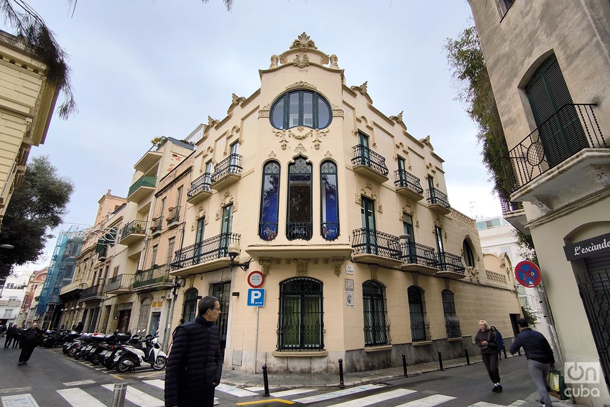 Una esquina cualquiera en Sitges. Foto: Alejandro Ernesto.