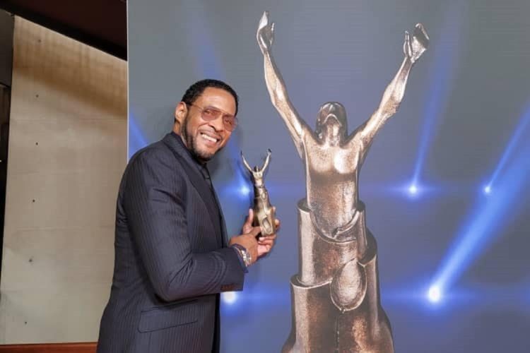 Javier Sotomayor premiado por el periódico español Mundo Deportivo. Foto: Mundo Deportivo.