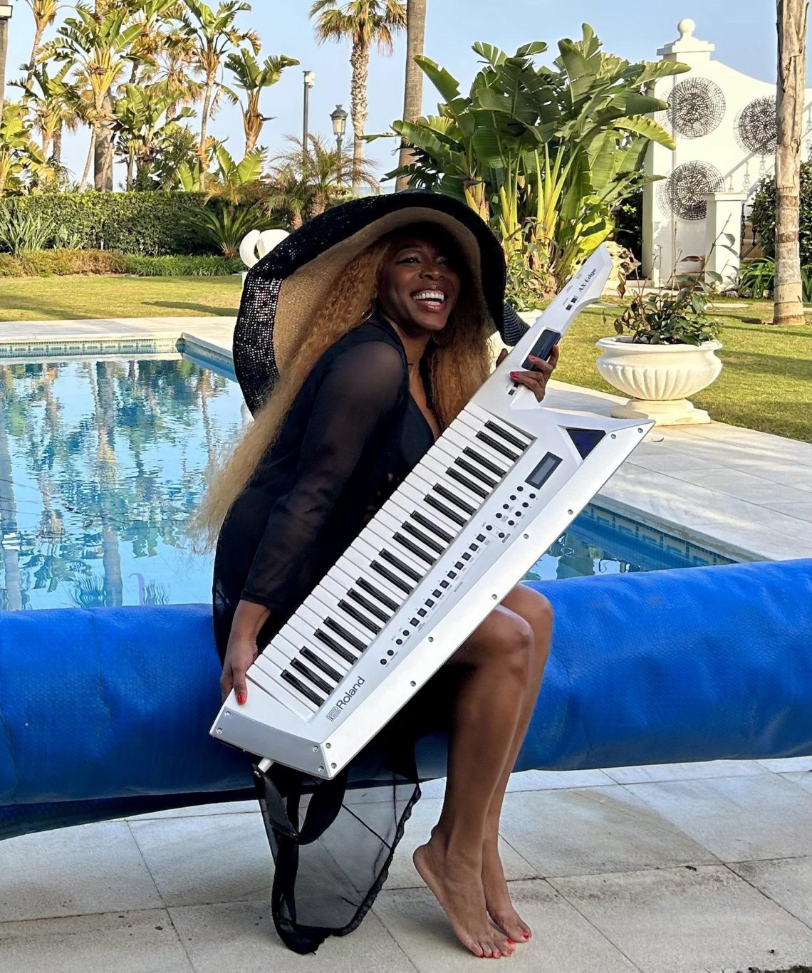 La artista cubana Yanela Brooks, en Marbella, Málaga. Foto: EFE/Esther Gómez.