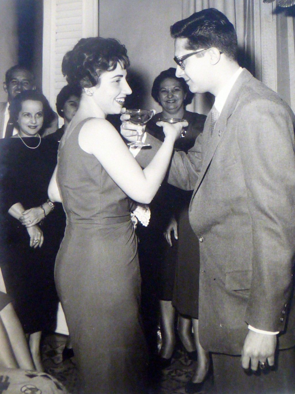 Boda con el poeta y periodista  Roberto Branly en 1959. Fue quien definitivamente me empujó a la escritura. Foto: Cortesía de la entrevistada.