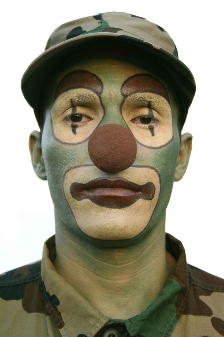 “Mascarada”, de la serie “Camuflajes”, 2006. Fotografía digital.