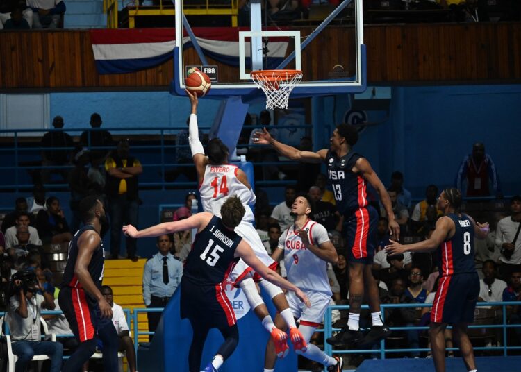 Cuba superó este domingo a Estados Unidos en la clasificatoria del Americup 2025 y logró la primera victoria sobre los norteños desde los Juegos Panamericanos de Cali 1971. Foto: Ricardo López Hevia.