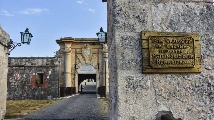 La Fortaleza San Carlos de La Cabaña, sede principal de la Feria. Foto: Online Tours.