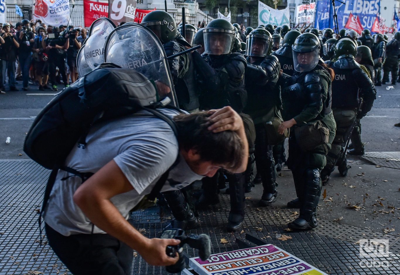 Durante las jornadas de manifestación hubo especial ensañamiento contra la prensa. Foto: Kaloian.