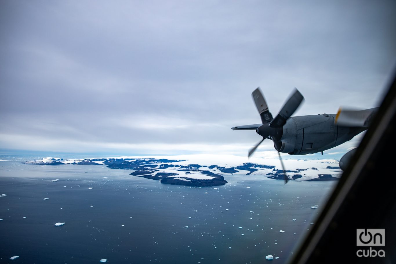 El hielo marino antártico, esencial para regular el clima global y mantener el equilibrio de los ecosistemas marinos. Foto: Kaloian.