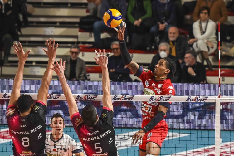 José Miguel Gutiérrez marcó 32 puntos este sábado, la mejor marca para un jugador cubano en la Liga Italiana en la presente temporada. Foto: Tomada de Lega Pallavolo.