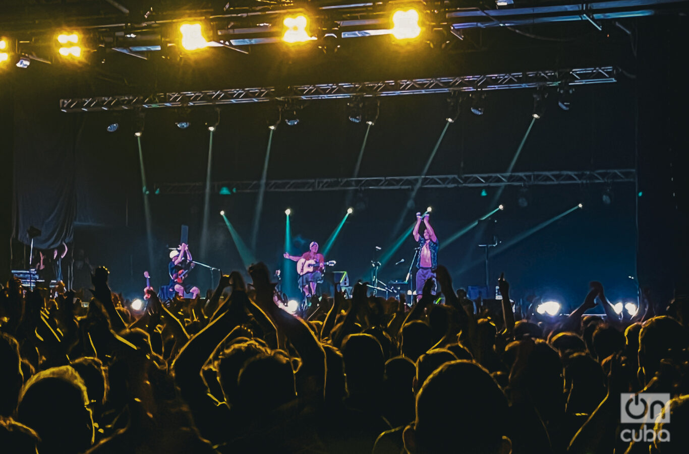 No hubo pausa en el baile, en los saltos, ni en el coro de cada canción en el concierto de Manu Chao en Buenos Aires. Foto: Kaloian.
