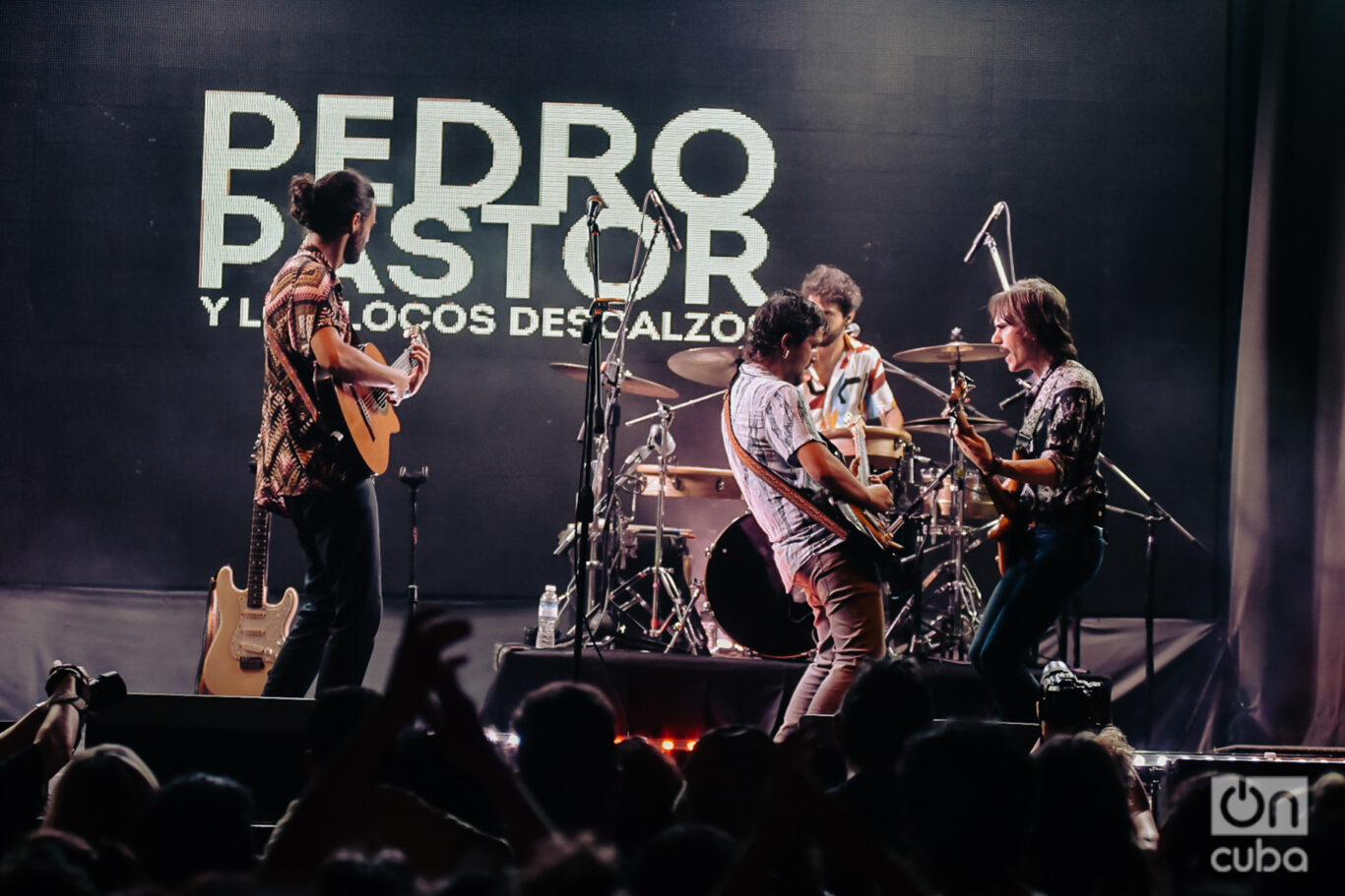 Con Nico Martos (bajo y voz), Álvaro Navarro (guitarra, tres cubano, kalimba y voz) y Alan Denis (batería y percusión). Foto: Kaloian.