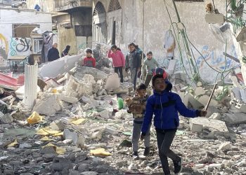 Destrozos en la mezquita de Al Hudda, en Rafah. Foto: EFE.