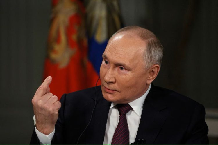 El presidente ruso Vladimir Putin durante la entrevista con el periodista estadounidense Tucker Carlson. Foto: Sputnik.