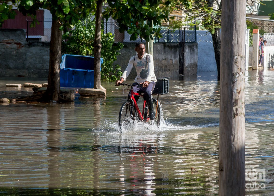 Penetración del mar en las zonas bajas del Vedado. Foto: Otmaro Rodríguez.