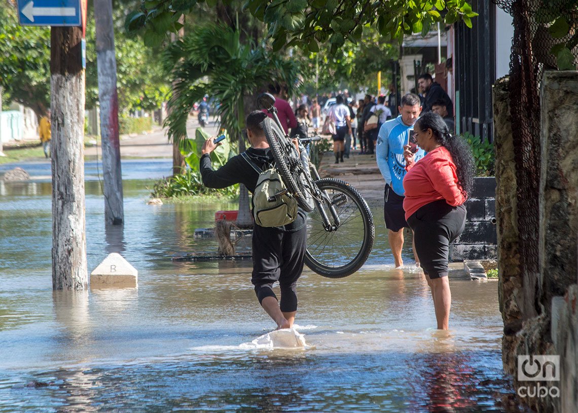 Penetración del mar en las zonas bajas del Vedado. Foto: Otmaro Rodríguez.