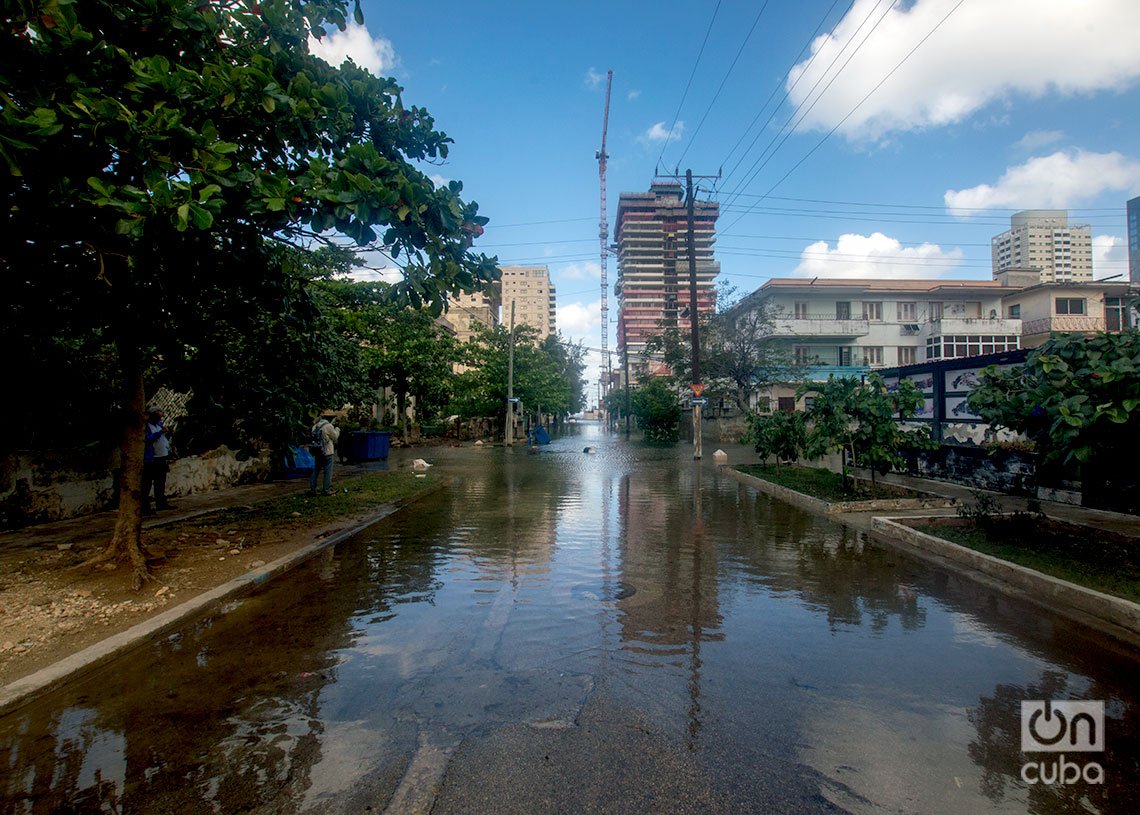 Penetración del mar en las zonas bajas del Vedado. Foto: Otmaro Rodríguez.